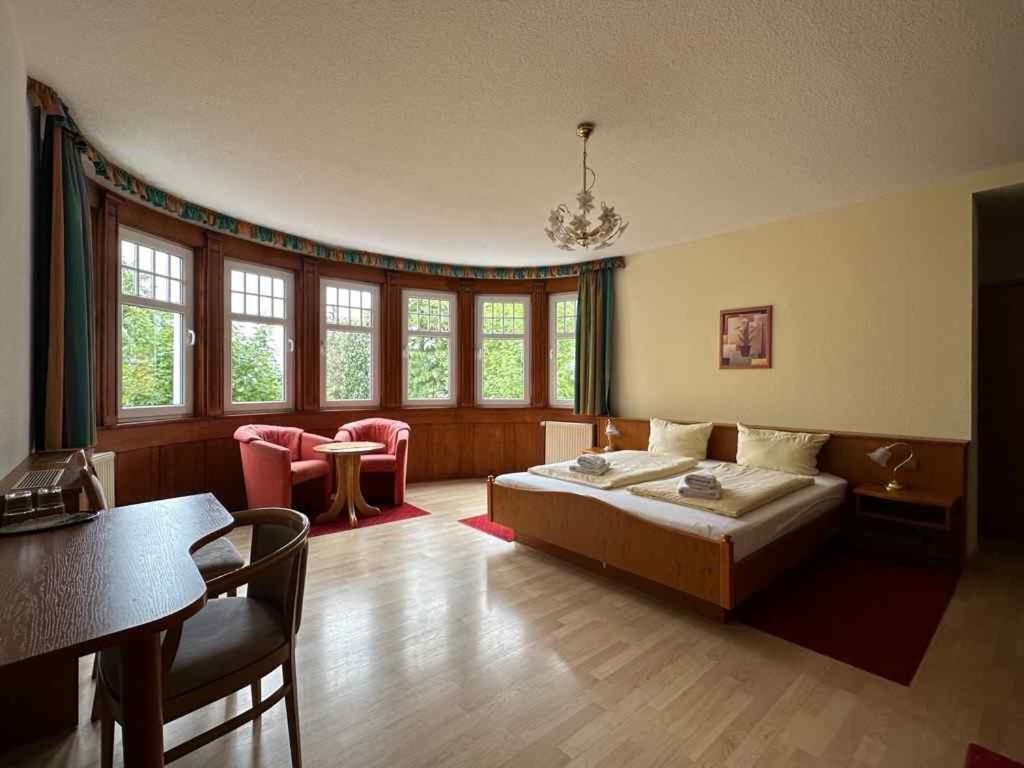 Gaststaette & Pension Waldschloesschen Oberhof  Bagian luar foto