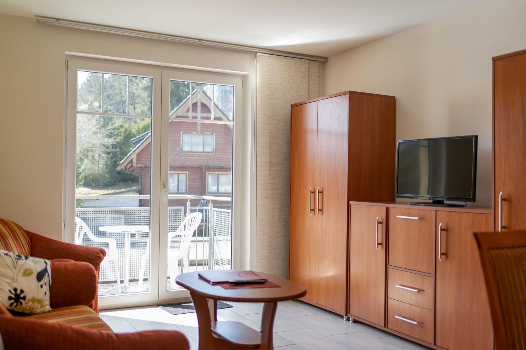 Gaststaette & Pension Waldschloesschen Oberhof  Bagian luar foto